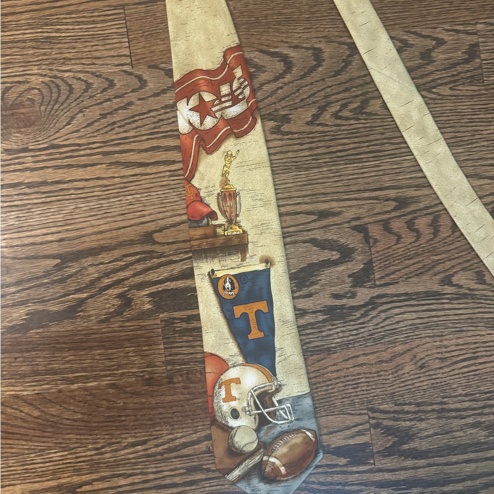 Vintage University of Tennessee Volunteers neck tie!